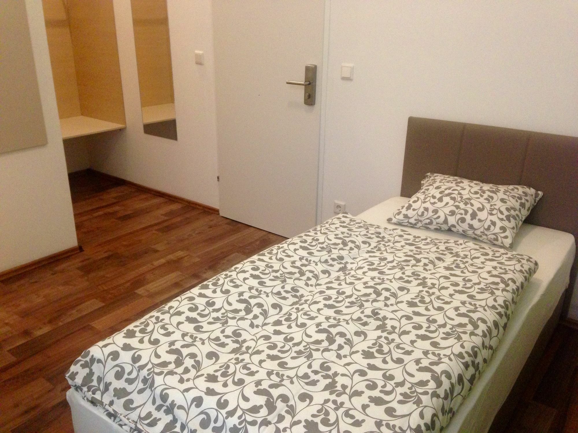 Dan In'N Out Hotel Wien Ngoại thất bức ảnh